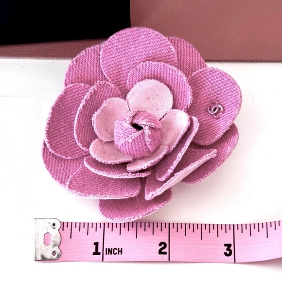 💝 Chanel Pink Denim Camellia Flower Brooch- 💝CA Gift - Picture 4 of 4